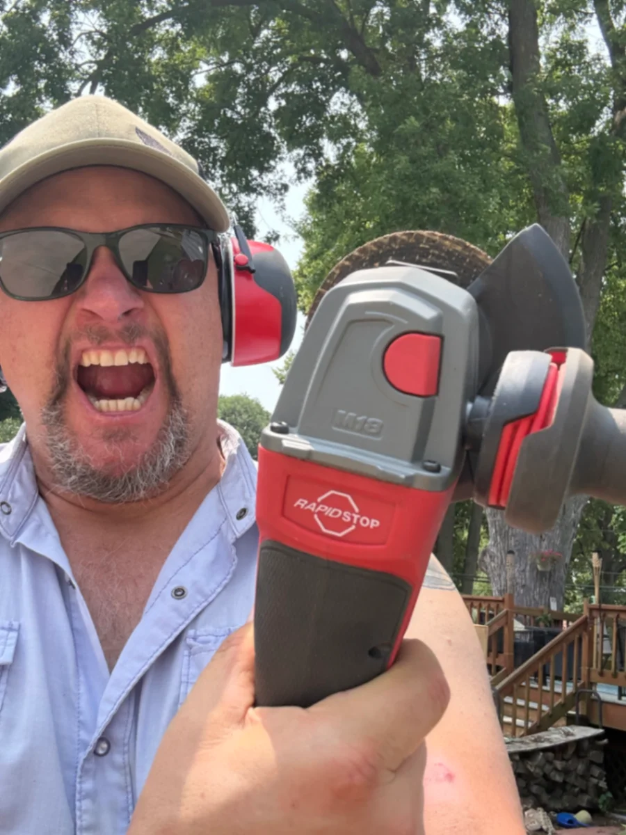 Milwaukee M18 FUEL 4-1/2 in. / 5 in. Grinder - Photo 2 Milwaukee M18 FUEL 4-1/2 in. / 5 in. Grinder - Photo 2