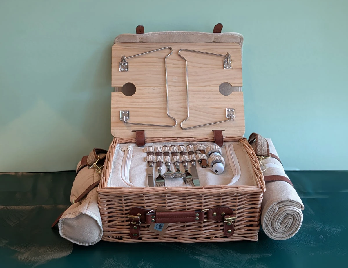 Wicker Picnic Basket with Foldable Table Lid - Photo 1 Wicker Picnic Basket with Foldable Table Lid - Photo 1